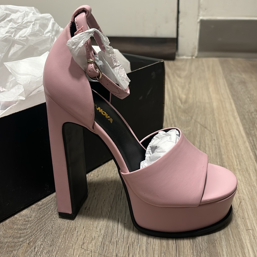 Pink Pumps - Picture 2 of 7